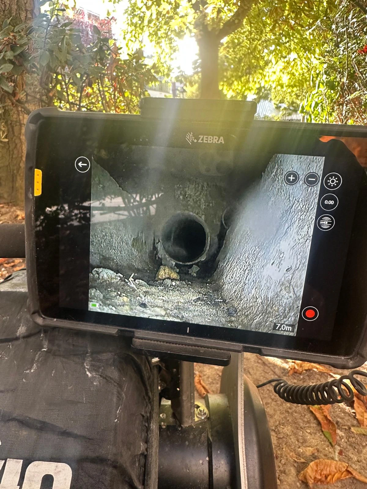 Chemisage canalisation avant - Service Débouche rénovation sans tranchée