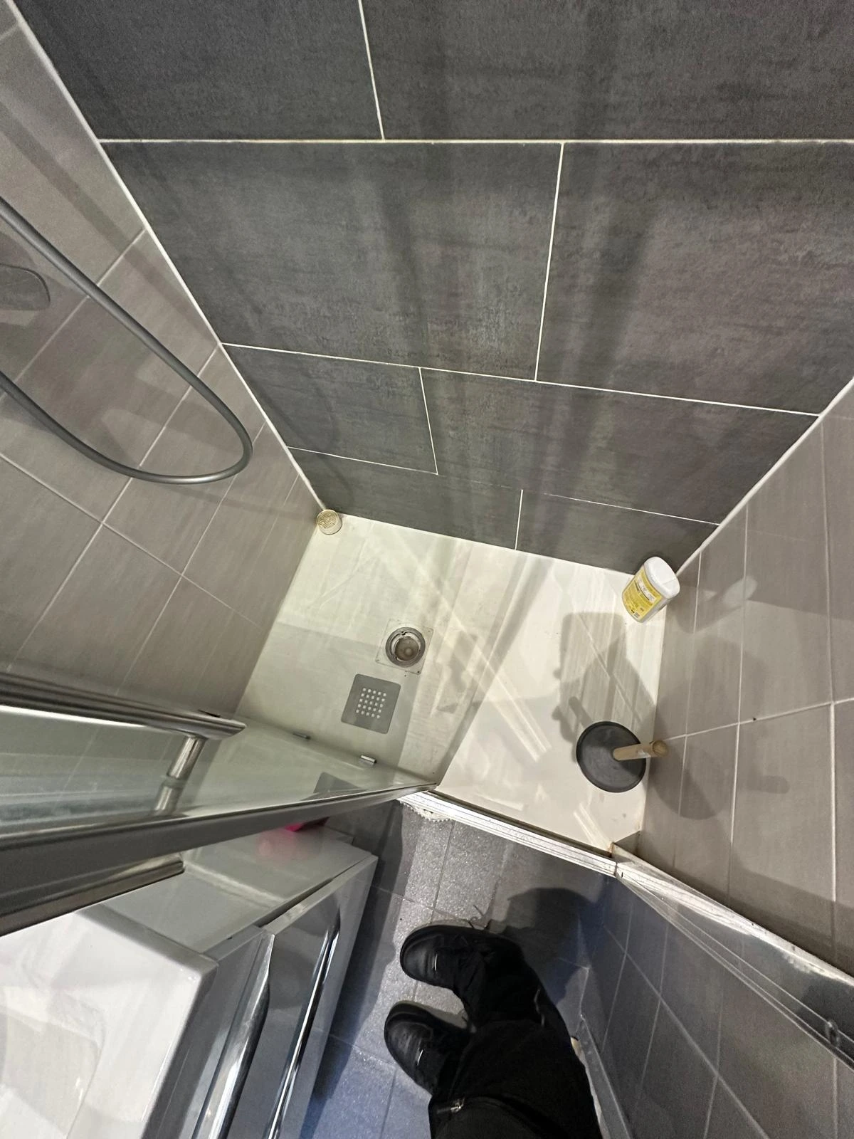 Intervention débouchage salle de bain - Technicien Service Débouche IDF